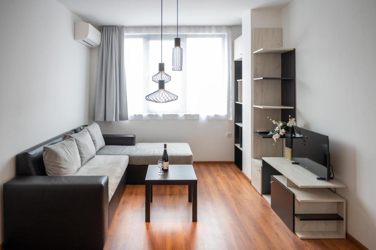 Sunny 1Bdr Apartment Near Center София Екстериор снимка