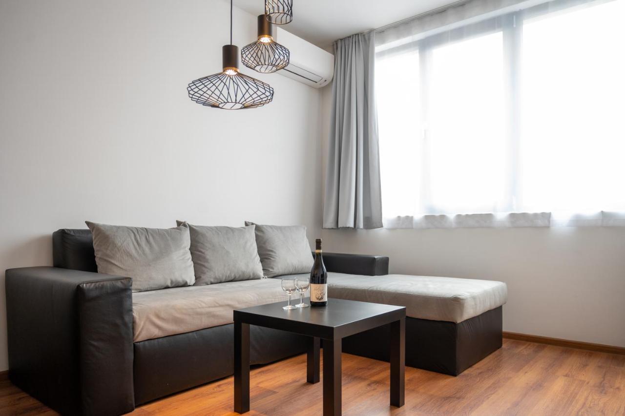 Sunny 1Bdr Apartment Near Center София Екстериор снимка