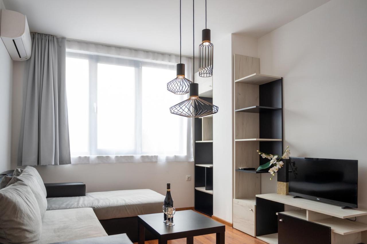 Sunny 1Bdr Apartment Near Center София Екстериор снимка
