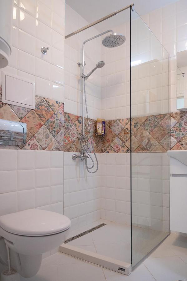 Sunny 1Bdr Apartment Near Center София Екстериор снимка