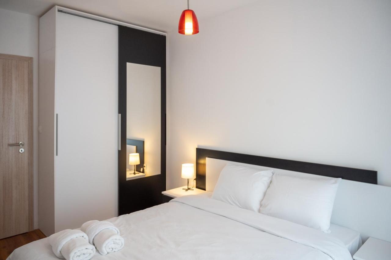 Sunny 1Bdr Apartment Near Center София Екстериор снимка