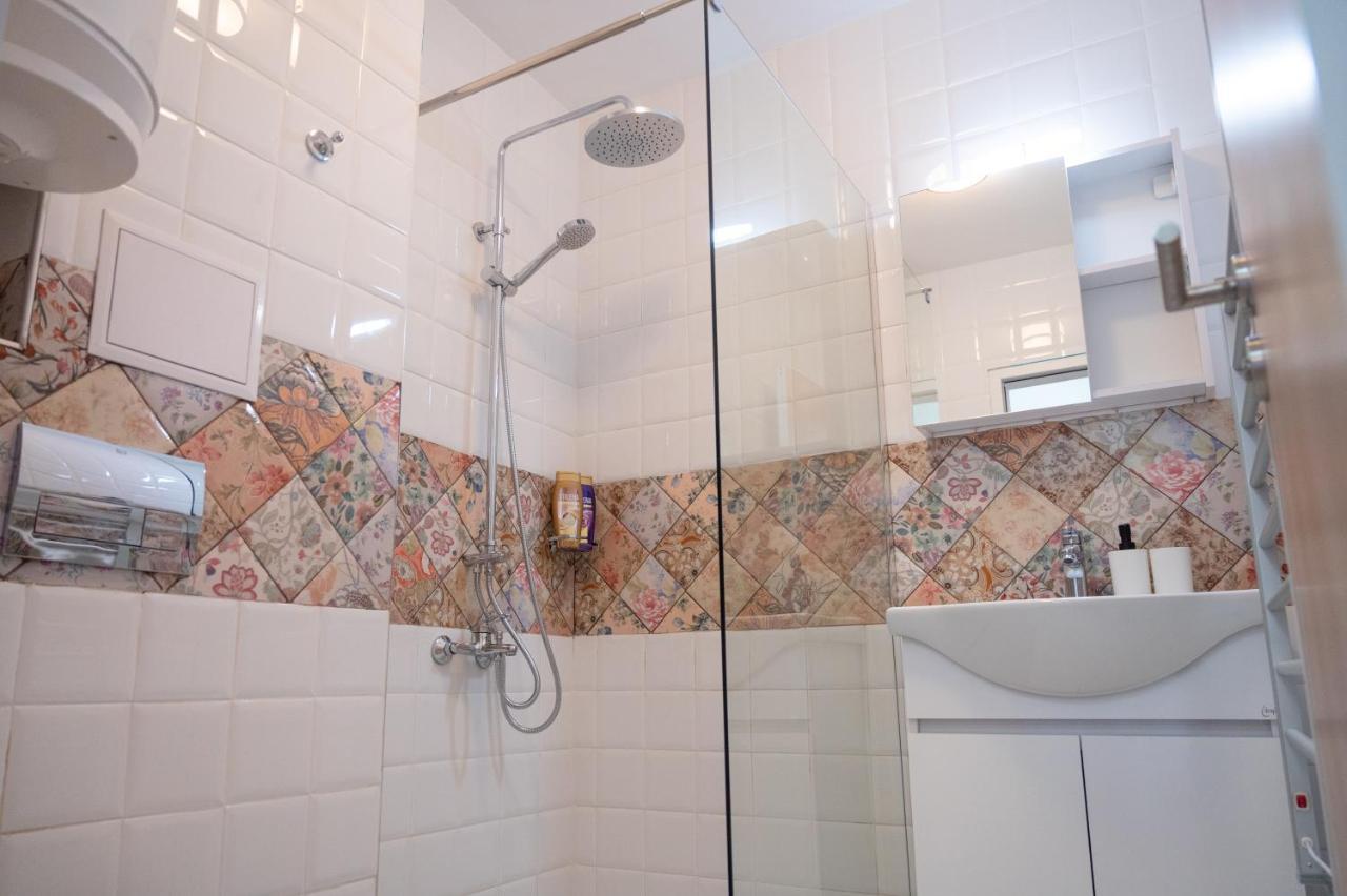 Sunny 1Bdr Apartment Near Center София Екстериор снимка